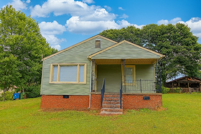 200 Tomberlin Rd in Mount Holly, NC - Building Photo - Building Photo