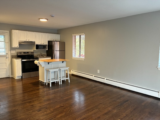 271 Main St in Farmington, CT - Foto de edificio - Building Photo