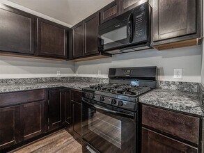 1125 S Appaloosa Ln in Mustang, OK - Building Photo - Building Photo