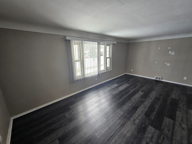 11431 Hempstead Rd in Garfield Heights, OH - Building Photo - Building Photo