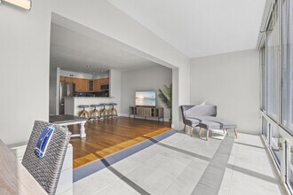 2936 Lake Shore Dr in West Palm Beach, FL - Foto de edificio - Building Photo