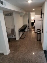 4725 5th Ave NE, Unit Basement in Seattle, WA - Building Photo - Building Photo