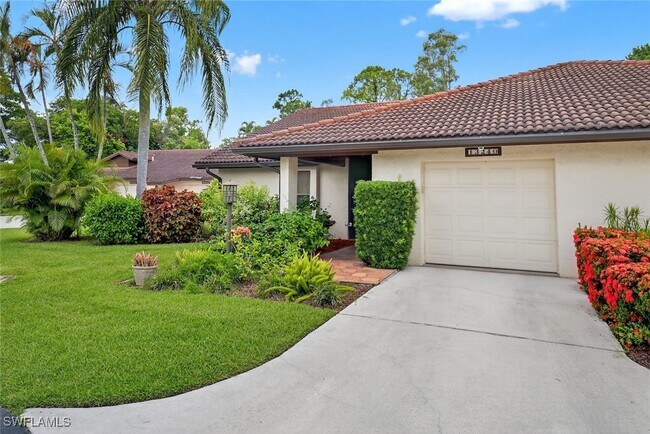 13240 Tall Pine Cir in Ft. Myers, FL - Building Photo - Building Photo