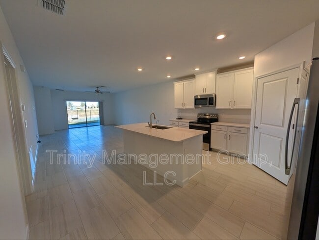 10754 Gable Dig Lp in San Antonio, FL - Building Photo - Building Photo