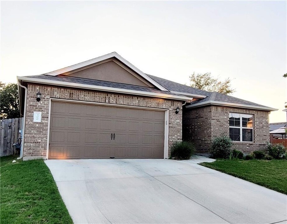 300 Bright Star Ln in Georgetown, TX - Building Photo