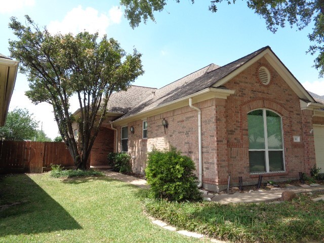 property at 58 Parkway Pl