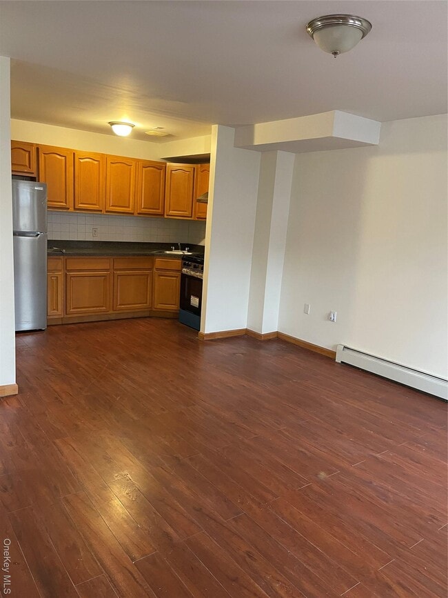 697 Sheffield Ave in Brooklyn, NY - Building Photo - Building Photo