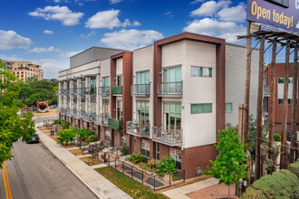 East Quincy Townhomes in San Antonio, TX - Building Photo - Primary Photo