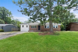 415 Palmerland Dr in Hope Mills, NC - Building Photo