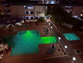 207 W Clarendon Ave, Unit 4H in Phoenix, AZ - Building Photo - Building Photo