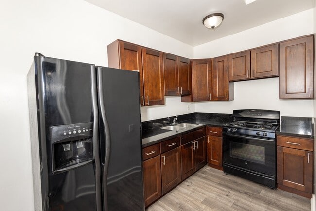 357 S Alvarado St, Unit 117 in Los Angeles, CA - Building Photo - Building Photo