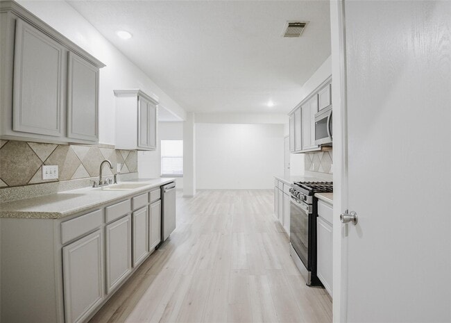 property at 6627 Stonecross Creek Ln