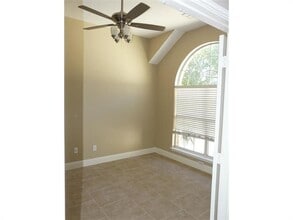 5568 Seabury Dr in Fort Worth, TX - Foto de edificio - Building Photo