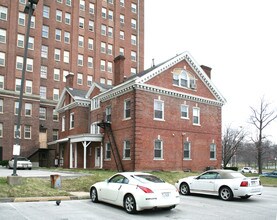 The Mansion Apartments at Cloversdale in Baltimore, MD - Foto de edificio - Building Photo