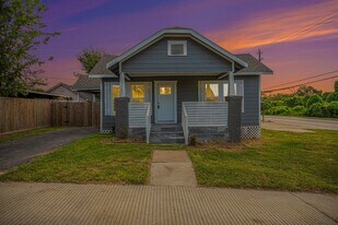 7449 Walker St in Houston, TX - Building Photo