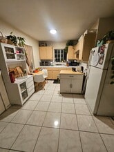 714 S Record Ave in Los Angeles, CA - Foto de edificio - Building Photo