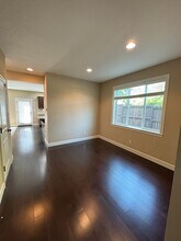 16996 NW Trillium St in Portland, OR - Building Photo - Building Photo