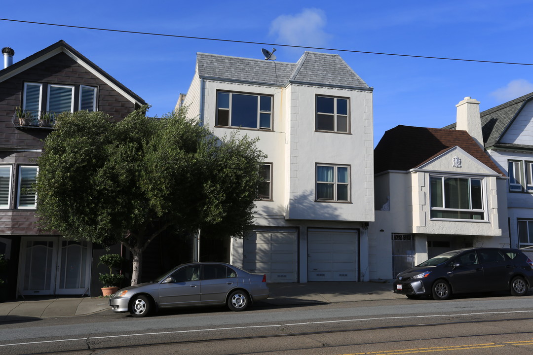 1832 Judah St in San Francisco, CA - Building Photo