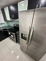 3527 NE 168th St in North Miami Beach, FL - Building Photo