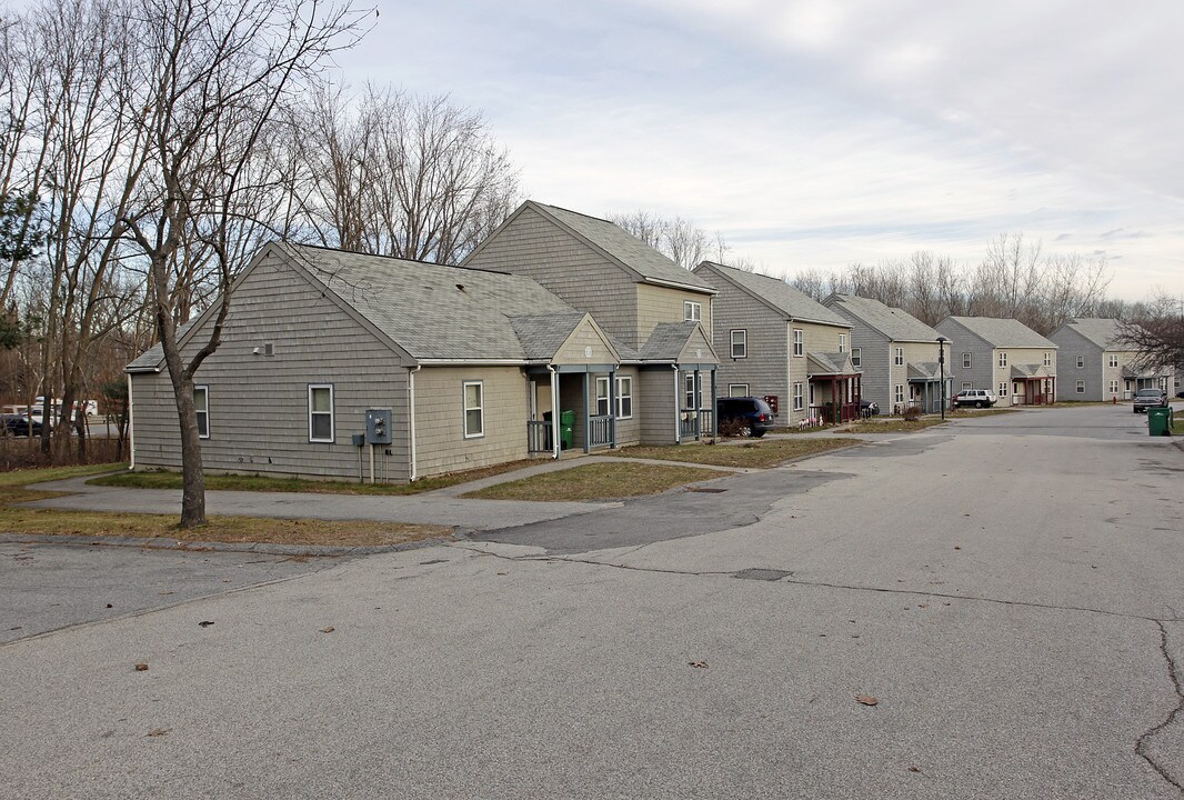 1-19 Pheasant Ct in Auburn, MA - Foto de edificio