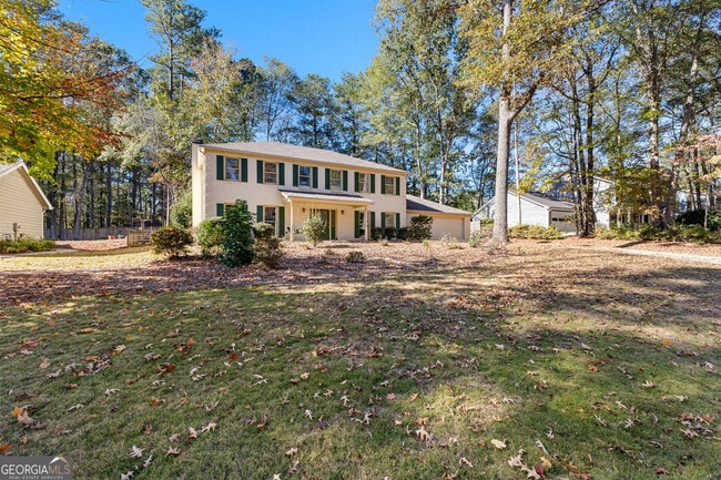 110 Lakeside Dr in Peachtree City, GA - Foto de edificio - Building Photo