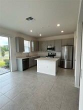 1341 Wycliffe Wy in St. Cloud, FL - Foto de edificio - Building Photo
