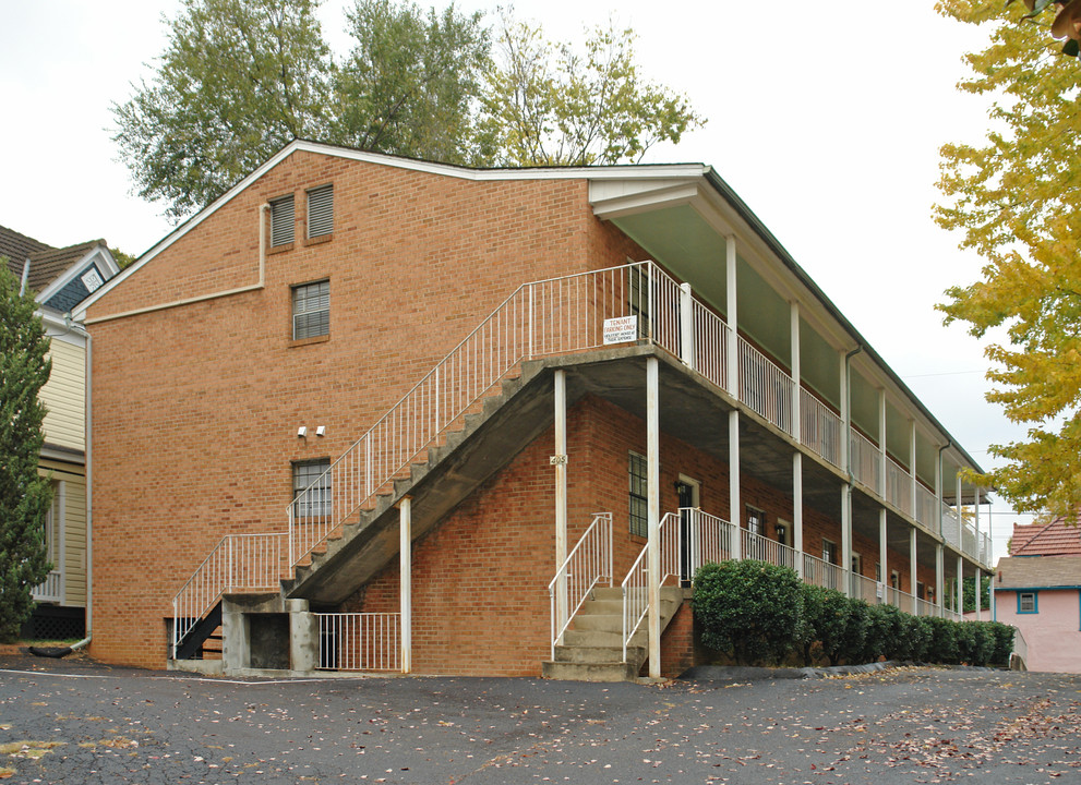 405 Allison Ave SW in Roanoke, VA - Foto de edificio