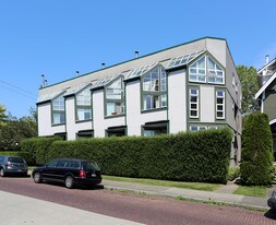Newport Mews in Vancouver, BC - Building Photo