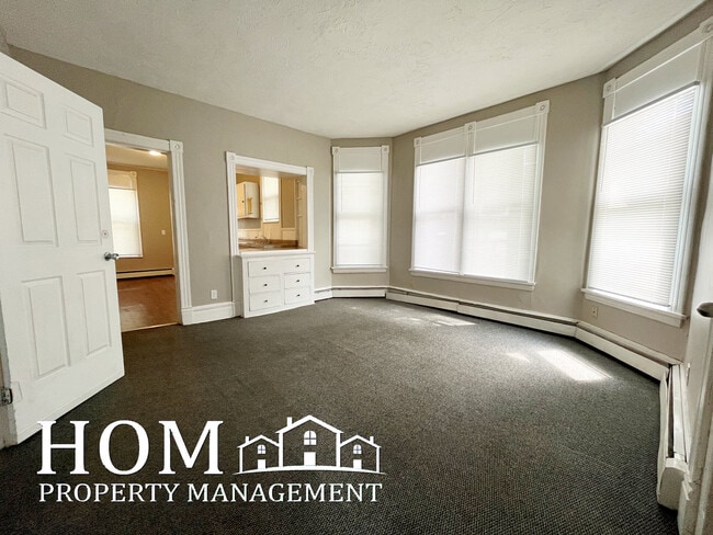 229 Center St, Unit 1 in Mankato, MN - Foto de edificio - Building Photo