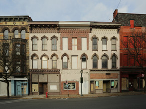 20-26 S Main St in Gloversville, NY - Foto de edificio - Building Photo