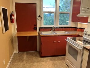 5007 SW Custer St in Portland, OR - Foto de edificio - Building Photo