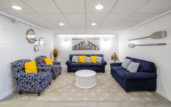 Ocean Point Apartments in Revere, MA - Foto de edificio - Lobby