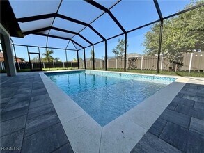 302 SW 14th Ave in Cape Coral, FL - Foto de edificio - Building Photo
