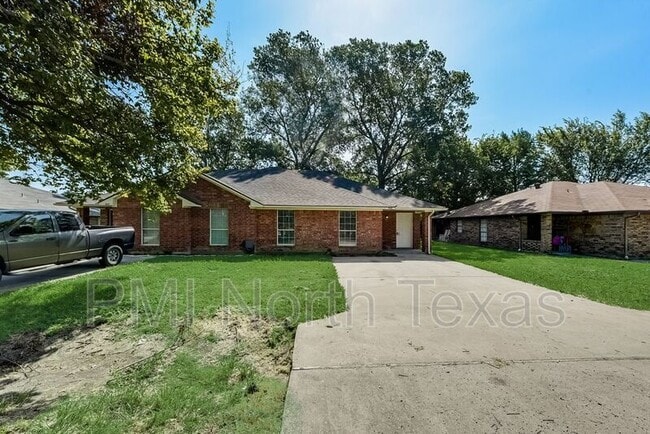 919 Farmington Rd in Howe, TX - Building Photo - Building Photo