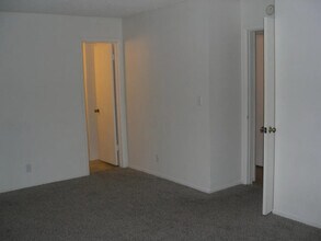 4310 Caliente St in Las Vegas, NV - Building Photo - Building Photo