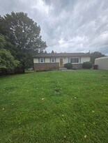 1301 Cobblestone Ct in Johnson City, TN - Building Photo