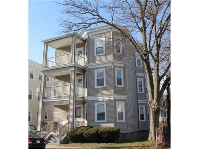 33 Newburg St, Unit 3