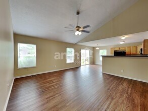 211 Cherrytree Ln in Commercial Point, OH - Building Photo - Building Photo