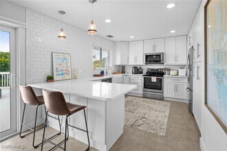 474 Lake Murex Cir in Sanibel, FL - Building Photo - Building Photo