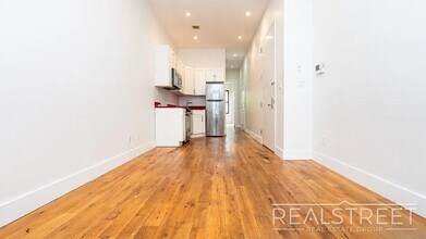 Suydam Street, Unit 1R in Brooklyn, NY - Building Photo - Building Photo