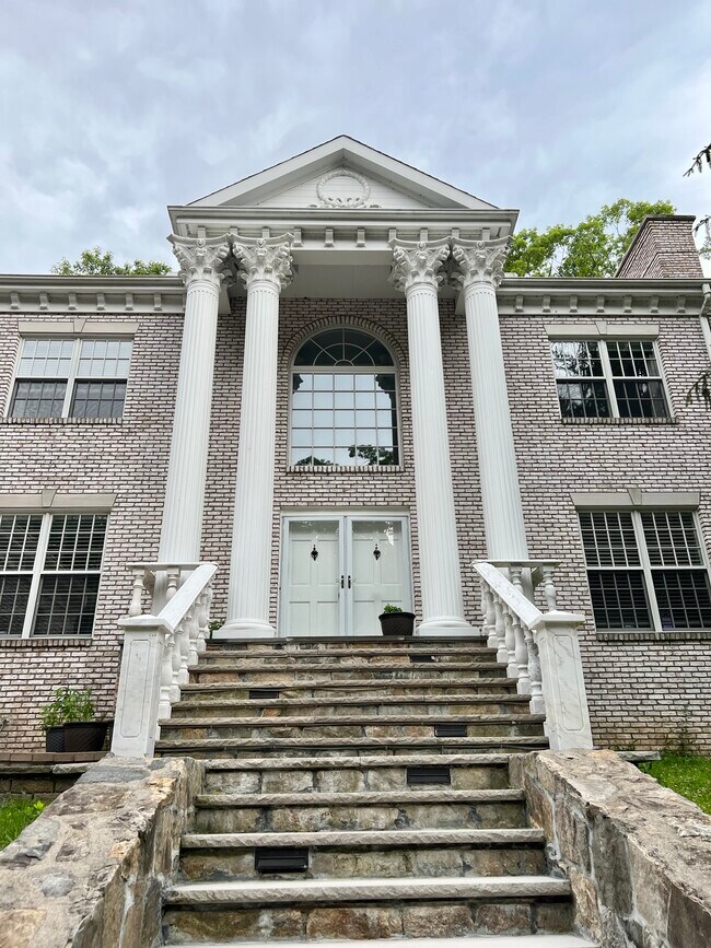 18 W Haviland Ln Rentals in Stamford, CT