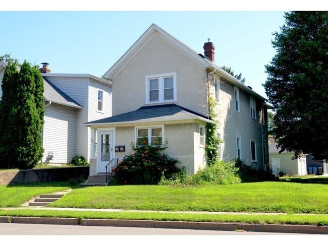 711 University Ave SE in Minneapolis, MN - Building Photo - Building Photo