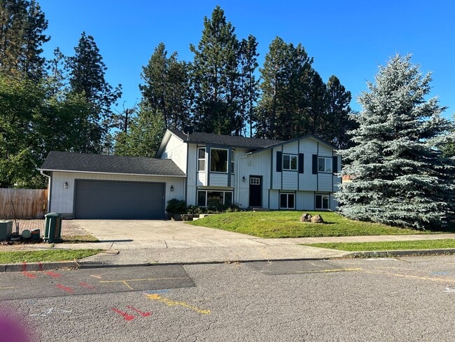 property at 1410 E McFarland Ave