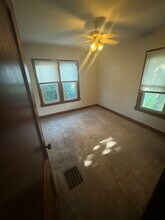 912 Oak Grove Ave in Marion, OH - Foto de edificio - Building Photo