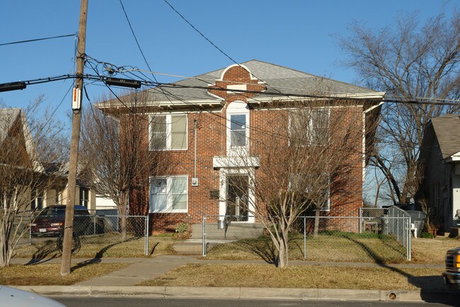 1159 N Madison Ave in Dallas, TX - Foto de edificio - Building Photo