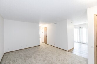 4019 N 7th St-Unit -4 in Lincoln, NE - Building Photo - Building Photo