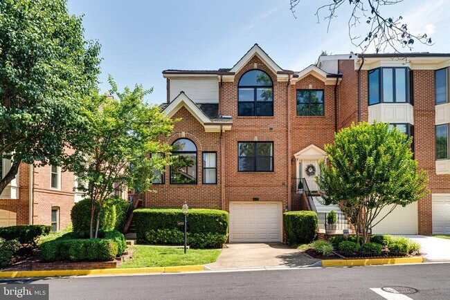 property at 1498 Hampton Hill Cir