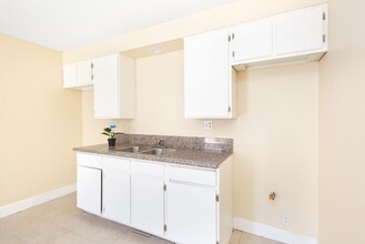 11798 White Ave in Adelanto, CA - Building Photo - Interior Photo