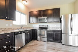 2452 Cabin Hill Rd in Cumberland, IN - Foto de edificio - Building Photo