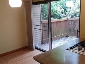 2372 SW Cedar St in Portland, OR - Building Photo - Building Photo